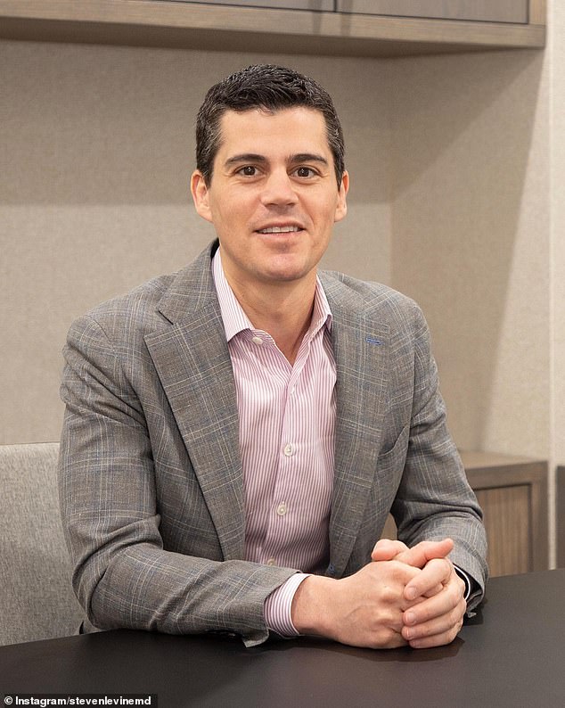 Levine (na slici) specijaliziran