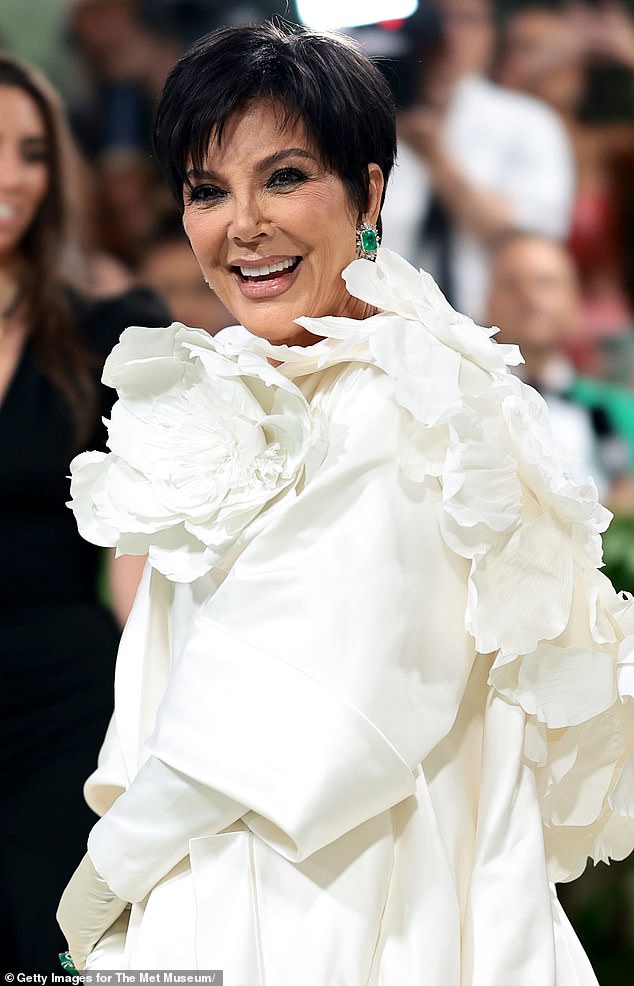 Jenner je ranije priznala da je imala povećanje grudi, operaciju ušnih kapka, a imala je 'Botox i punila i lasere i takve stvari'; Na slici 2024