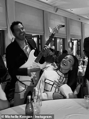 Michelle se oslobodila i pokazala svoju zabavnu stranu dok je puštala u restoran