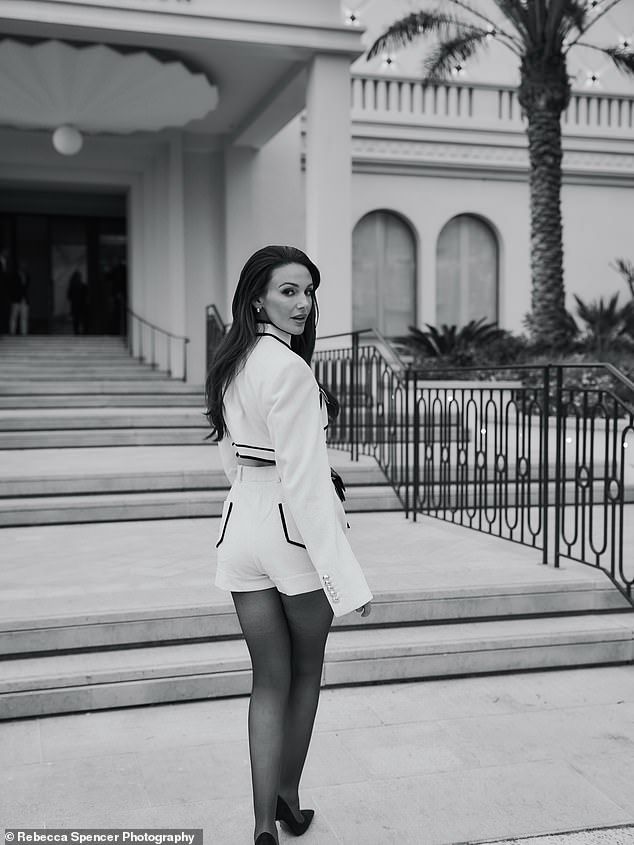 Michelle, koja je u Cannesu s L'Oreal -om, udarila je pozu u svom zadivljujućem ansamblu