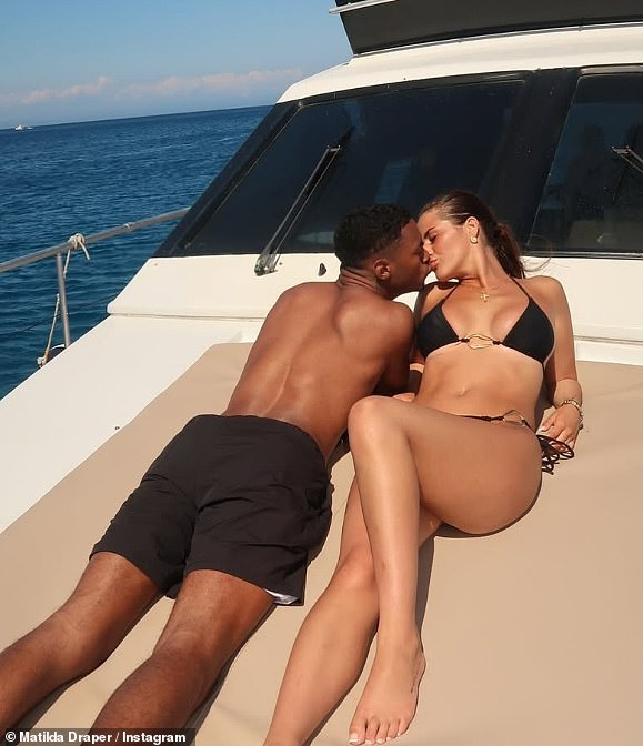 Ona i Roman izgledali su voljene kao i uvijek dok su se natapali na grčkom suncu