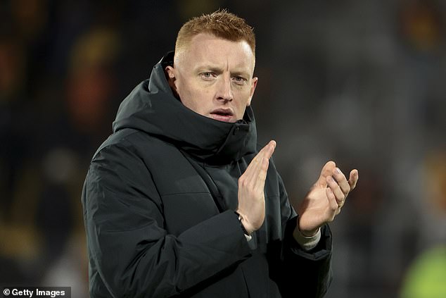 Ipak, 32, stekao je rave kritike za svoj rad u inozemstvu i bio je povezan s nekoliko klubova