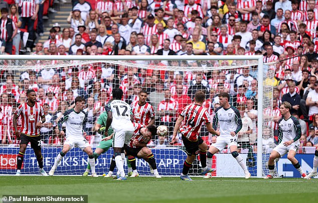 Drugi gol za oštrice isključen je nakon što je ometani čuvar Anthonyja Pattersona