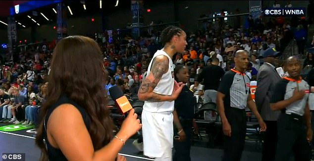 CBS -ov jesen Johnson započeo je intervju, ali Griner je očito ometao