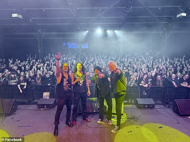 Jizzy, jedini je preostali član originalne postave koji je nastao 1985. i tijekom posljednjih četrdeset godina svirao je pod natpisom ljubavi/mržnje, nakon što se bend formalno razdvojio 1997