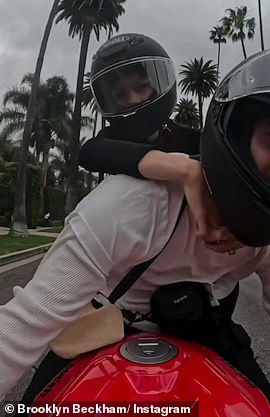 U videu su se krstarili motociklima dok je Nicola stavljala ruke oko Brooklyna i držala se