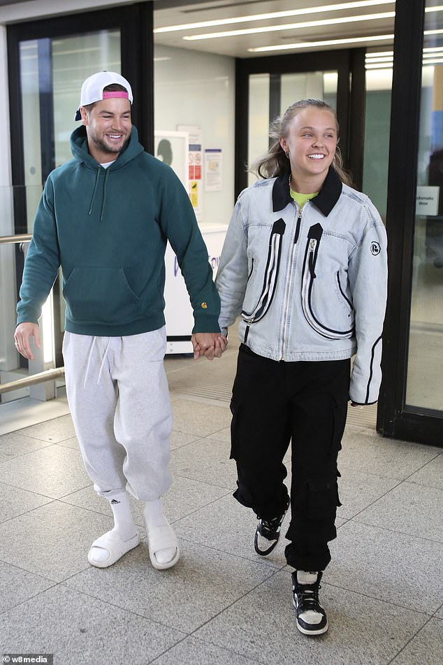 Izgledali su oduševljeno što su se u nedjelju vratili u društvo