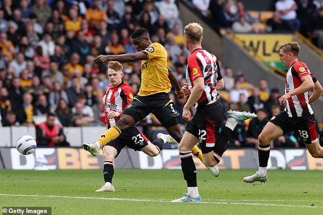 Menetsi je pronašao gornji kut žestokim udarcem kako bi u drugom poluvremenu izjednačio rezultate