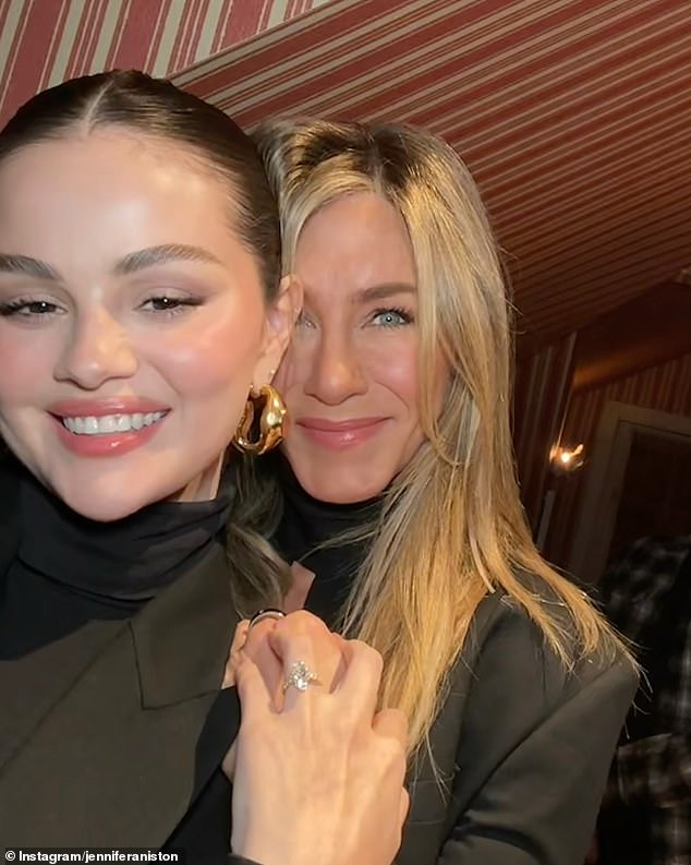 Još jedan vrhunac za glumicu bio je sa Selenom Gomez, s pjevačevim izvrsnim dijamantnim zaručničkim prstenom na punom zaslonu