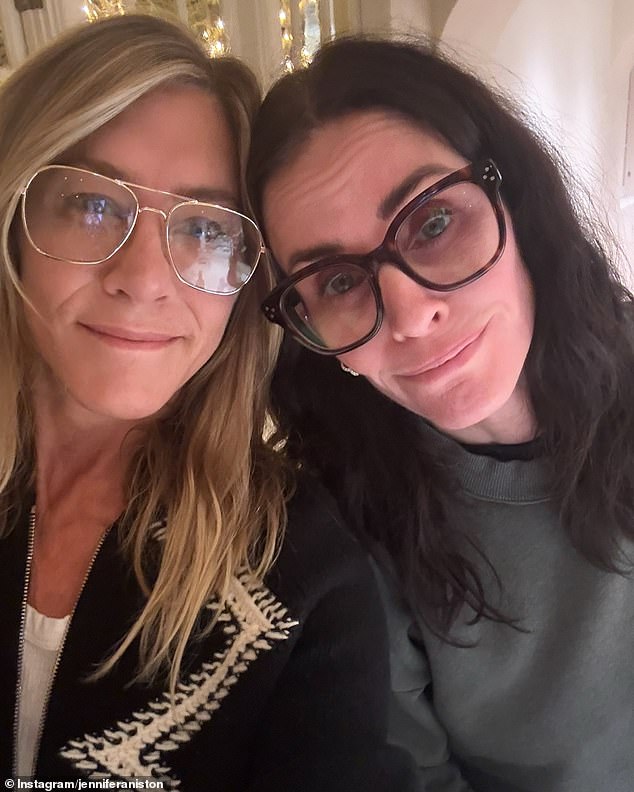 Također je podijelila ovaj slatki snimak s prijateljima Courtenay Cox, 60