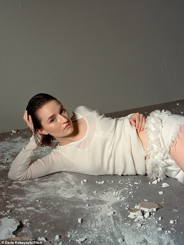 Glumica je razgovarala s najnovijim brojem GQ Hypea o gubitku svoje majke i naknadnom pokušaju da obradi svoju tugu