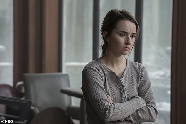 Dever, glumi Abby Anderson (na slici), vojnik odlučan da se osveti nasilnoj smrti svog oca, u izuzetno popularnoj HBO show u kojem glumi Pedro Pascal i Bella Ramsay