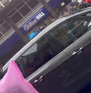 Čovjek koji je vozio automobil u Liverpoolu