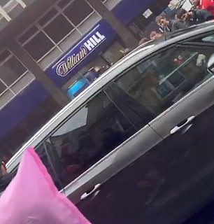 Čovjek koji je vozio automobil u Liverpoolu