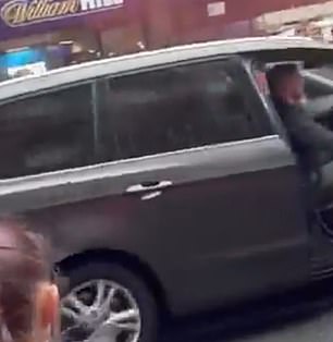 Čovjek koji je vozio automobil u Liverpoolu