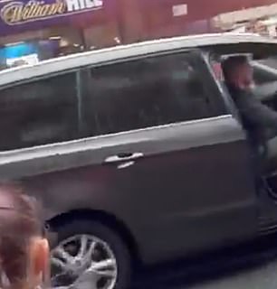 Čovjek koji je vozio automobil u Liverpoolu