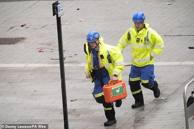 Službe za hitne slučajeve pojure na mjesto događaja