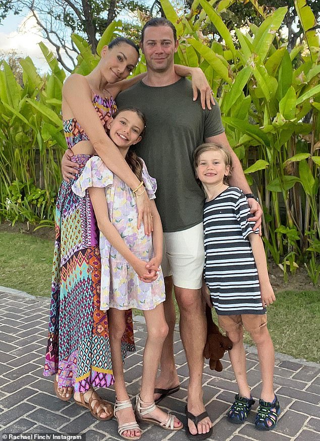 Rachael je nedavno uzvratila nakon što je optužena da je djeci dala ljubičastu, devet, i Dominic, šest, 