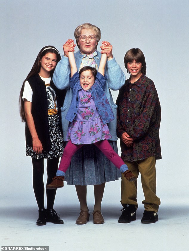 Glumica je glumila kao najstarija Hillard kći Lydia u klasičnom filmu obitelji iz 1993. godine, zajedno s pokojnim Robinom Williamsom; Na slici u mirnoj