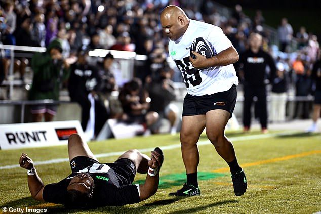 Run It Straight eksplodirao je u popularnosti na mreži, unatoč sve većim kritikama zdravstvenih radnika i stručnjaka za sigurnost