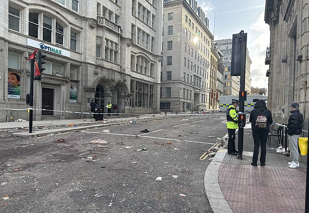 Prizor mjesta na kojem je automobil uletio u gužve u Water Streetu se jutros vidi