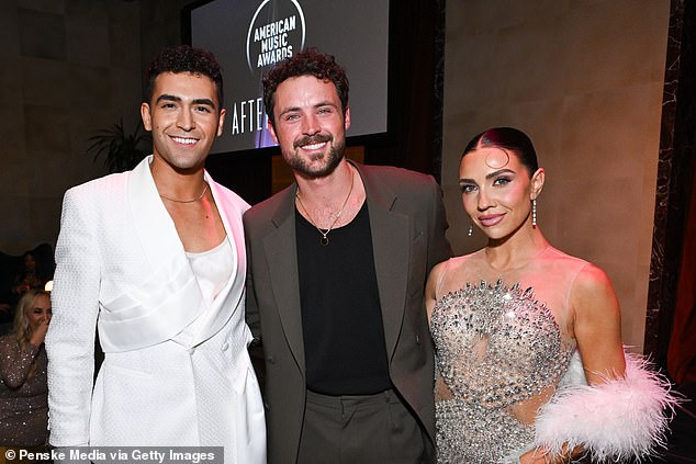 Zac Efron brat Dylan pozirao je za slike s plesom s zvijezdama Profesionalci Ezra Sosa i Jenna Johnson