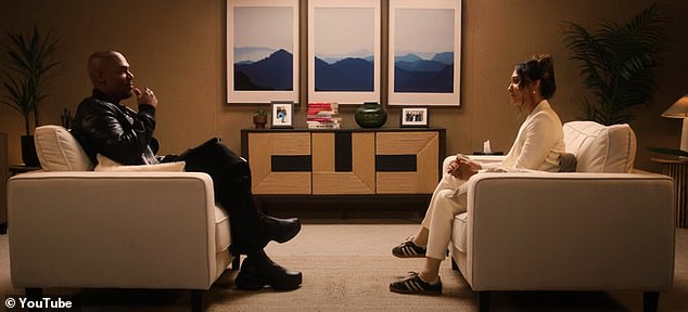 Pojavljujući se na najnovijem izdanju Paula C. Brunsona, moramo razgovarati podcast, Hauer je inzistirala da je ona koja je pokrenula razdvajanje