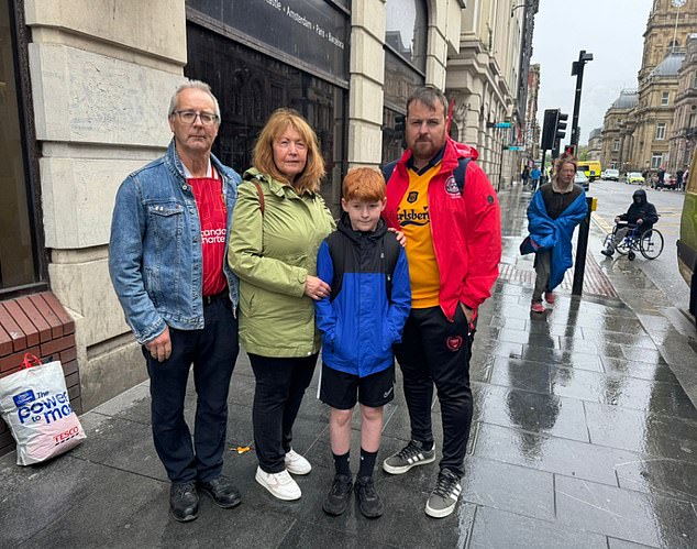 Peter O'Brien (lijevo), koji je s ostatkom svoje obitelji posjetio iz Co Meath -a u Irskoj, rekao je: 