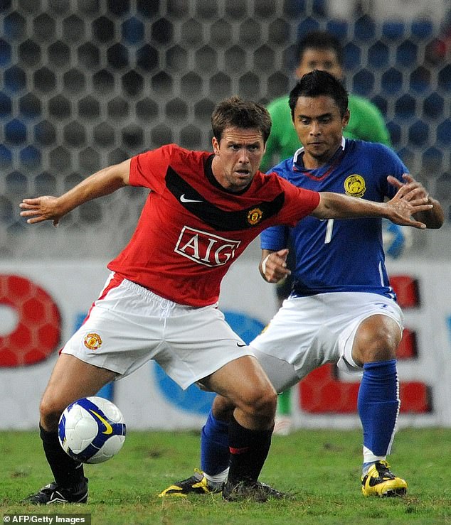 Can you remember who partnered Michael Owen up front in the 2009 match against Malaysia?