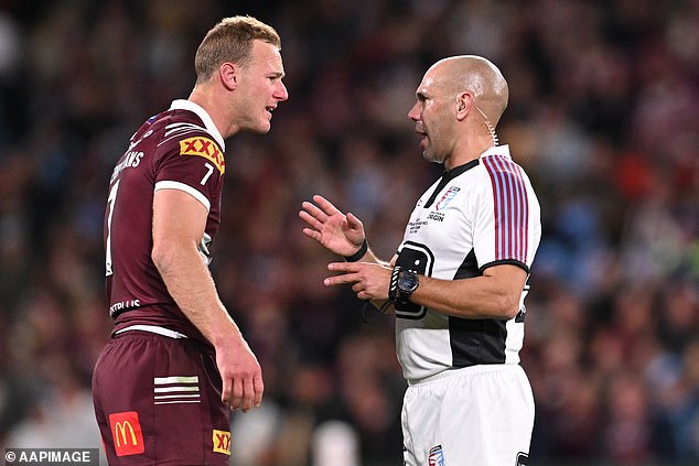 Klein riječi (na slici desno s trešnjama) slijedile su dva trenera koja su se razbila koristeći vrlo neuređenu taktiku u istoj NRL igri ranije ovog mjeseca