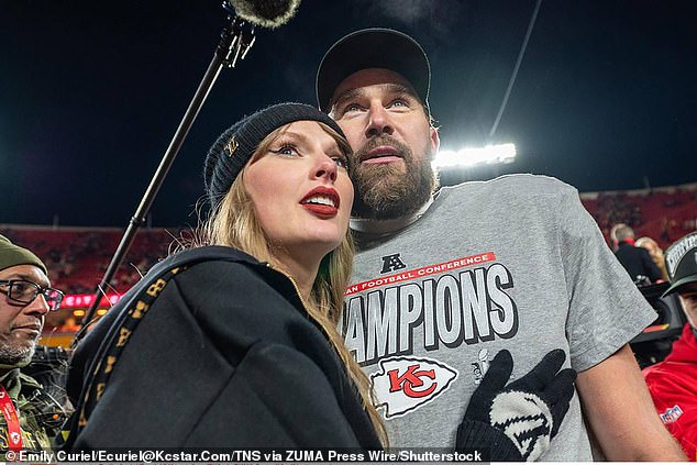 Pjevačica ostaje na Floridi s Kansas City Chiefs Croje, dok trenira za nadolazeću NFL sezonu kako bi pokazala svoju