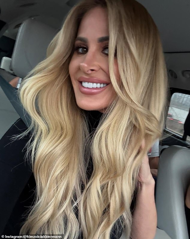 Plavokosa ljepotica nije nitko drugi do 47-godišnja Kim Zolciak iz pravih domaćica iz Atlante notornosti