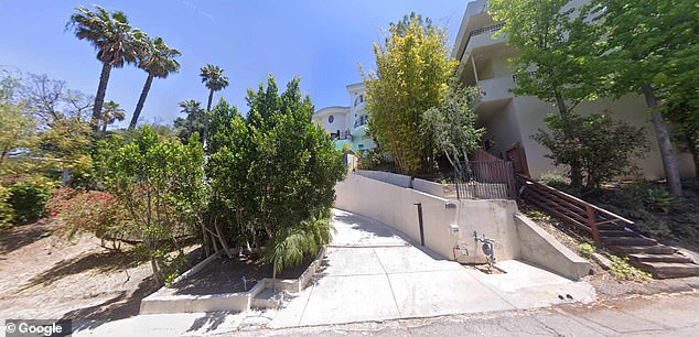 Odom je sklopio verbalni sporazum da ostane na imanju, viđen gore, u prosincu, prema žalbi