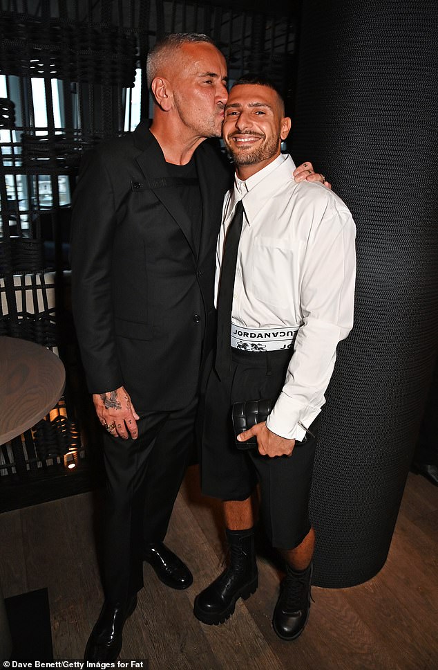 Tony (58) i Stavros (32) angažirani su od listopada 2023. godine i spremni su prošetati prolazom u raskošnoj ceremoniji Londona tijekom vikenda