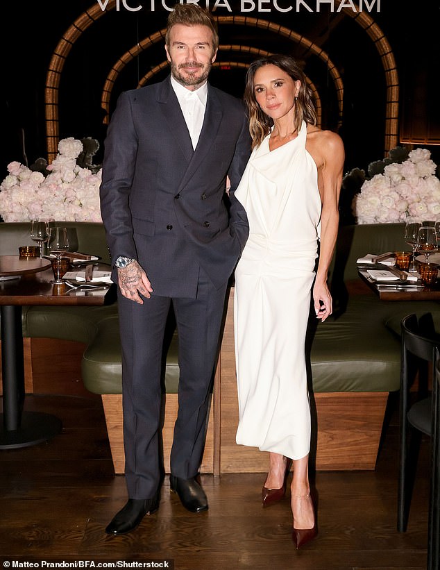 Kaže se da se sjajni događaj odvija u crkvi u zapadnom Londonu, s tim da su David i Victoria Beckham i David opremili druženje uz Alison Hammond i Jedward