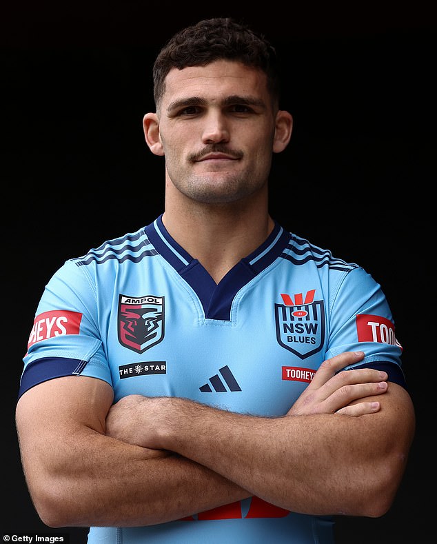 Cleary je debitovao u NRL -u 2016. godine i osvojio je četiri premijera s Panterima (na slici, ispred otvarača serije Origin za NSW)