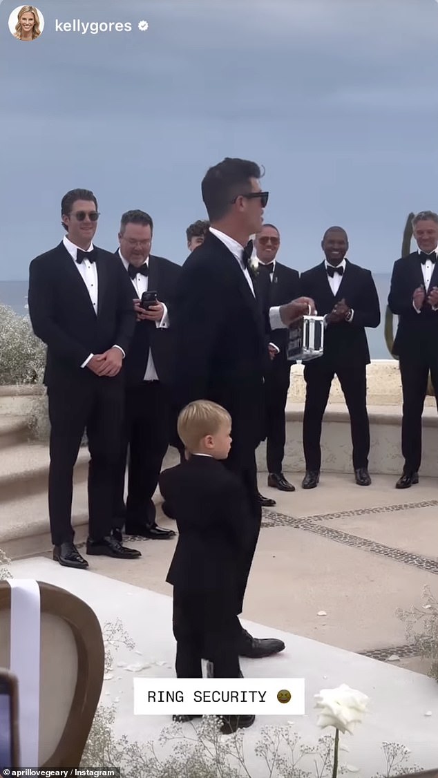 Za Robin-ovu potporu do oltara, odgovarao je u crnom tuxedu i držao se za ruke dvogodišnjem sinu Luca Patrick, koji je služio kao nosilac prstena