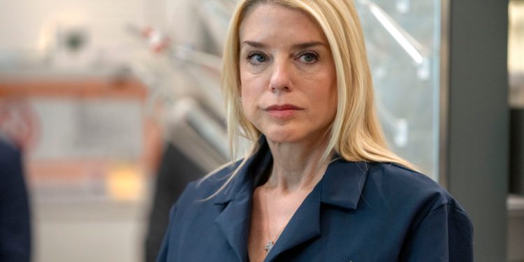 AG PAM BONDI ima moć opozvati zelene karte u bilo kojem trenutku, tvrdi Justice Dept