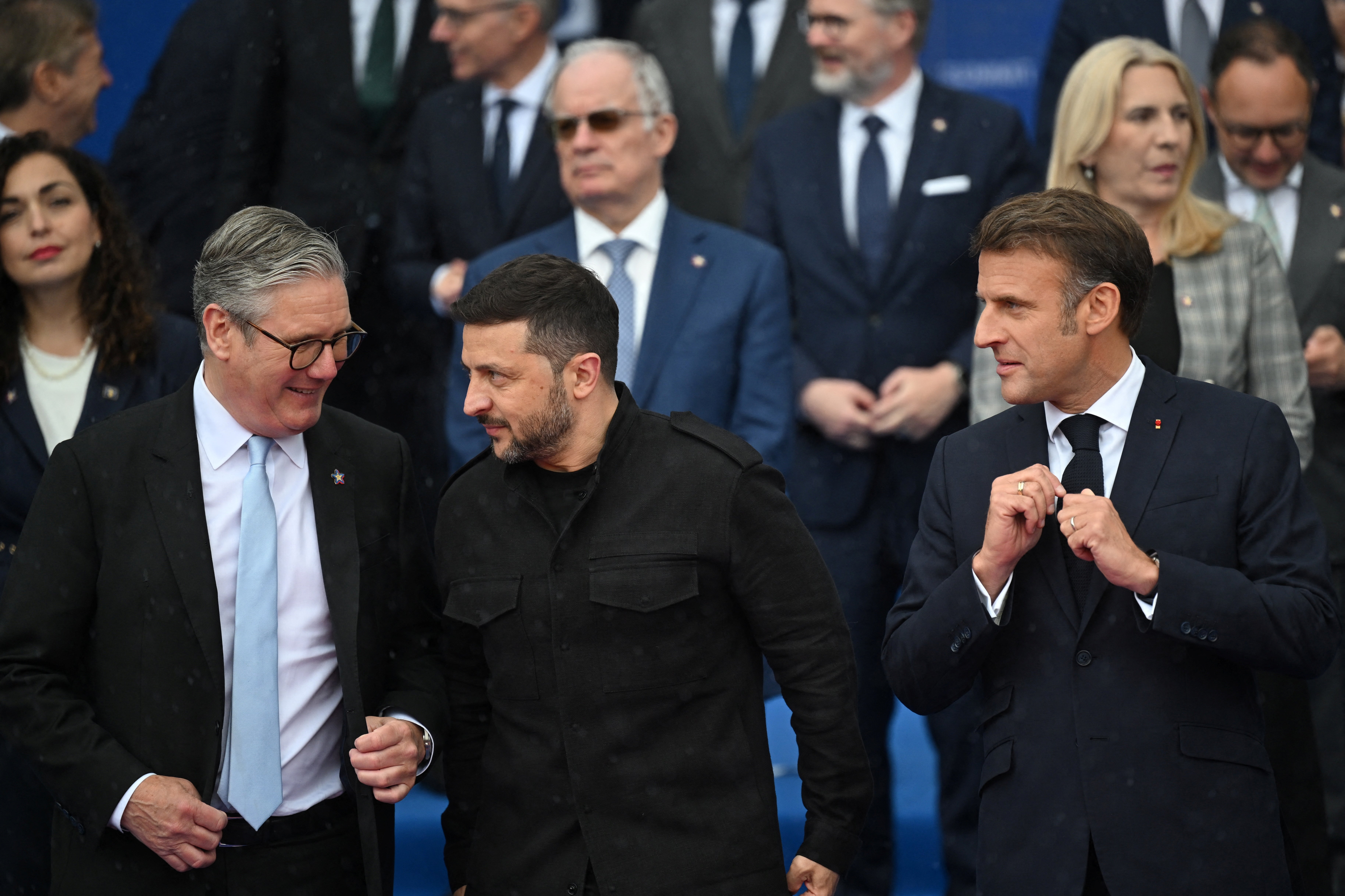 Volodymyr Zelensky, u kojem su bili na kojima su se nalazili Keir Starmer i Emanuelle Macron