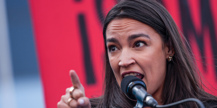 AOC domaćin je gradske vijećnice u petak navečer u matičnom okrugu usred 2028 nagađanja