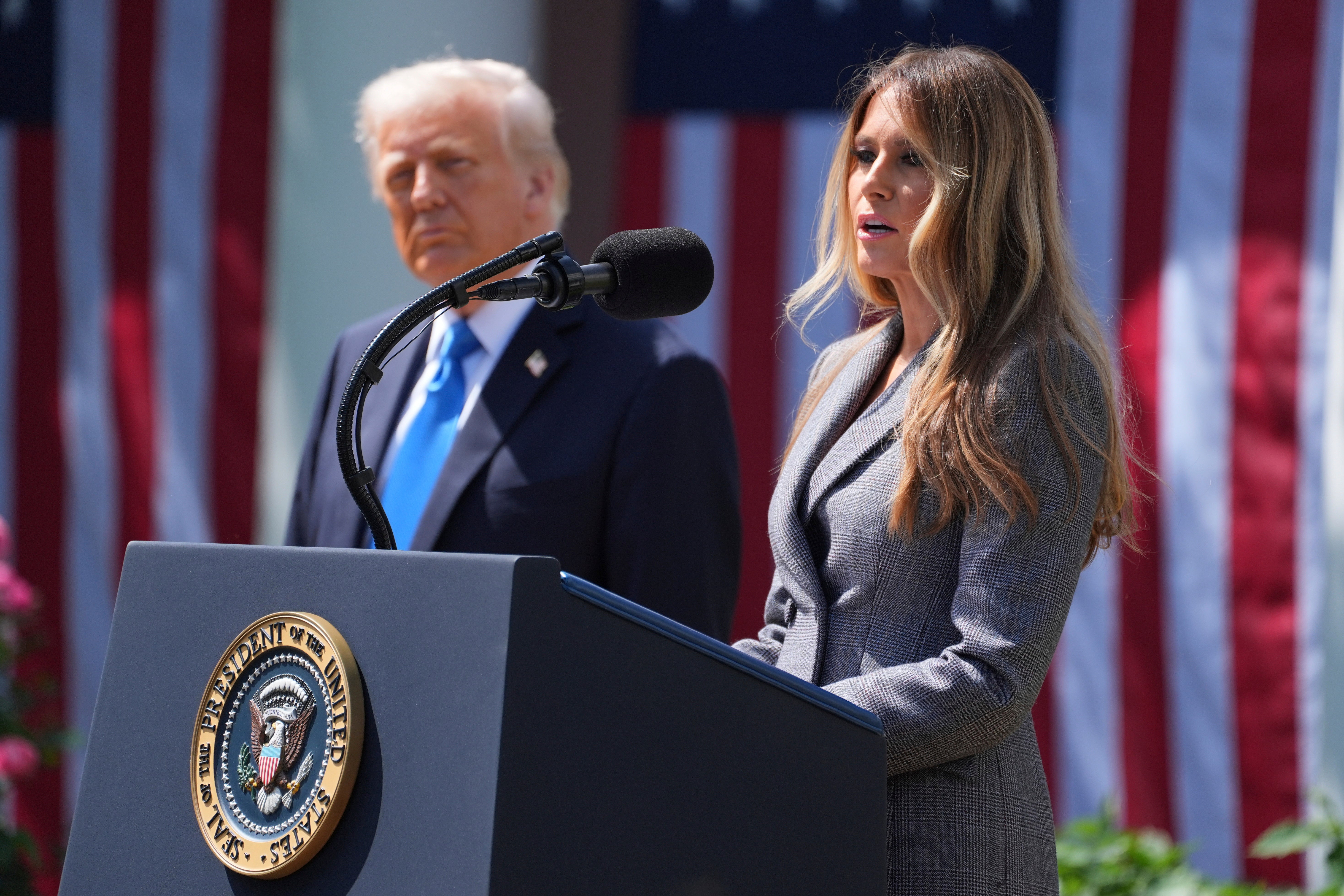 Trump je kasnije u Rose Gardenu govorio o pozivu nakon što je o njemu napisao na TrustiSocial