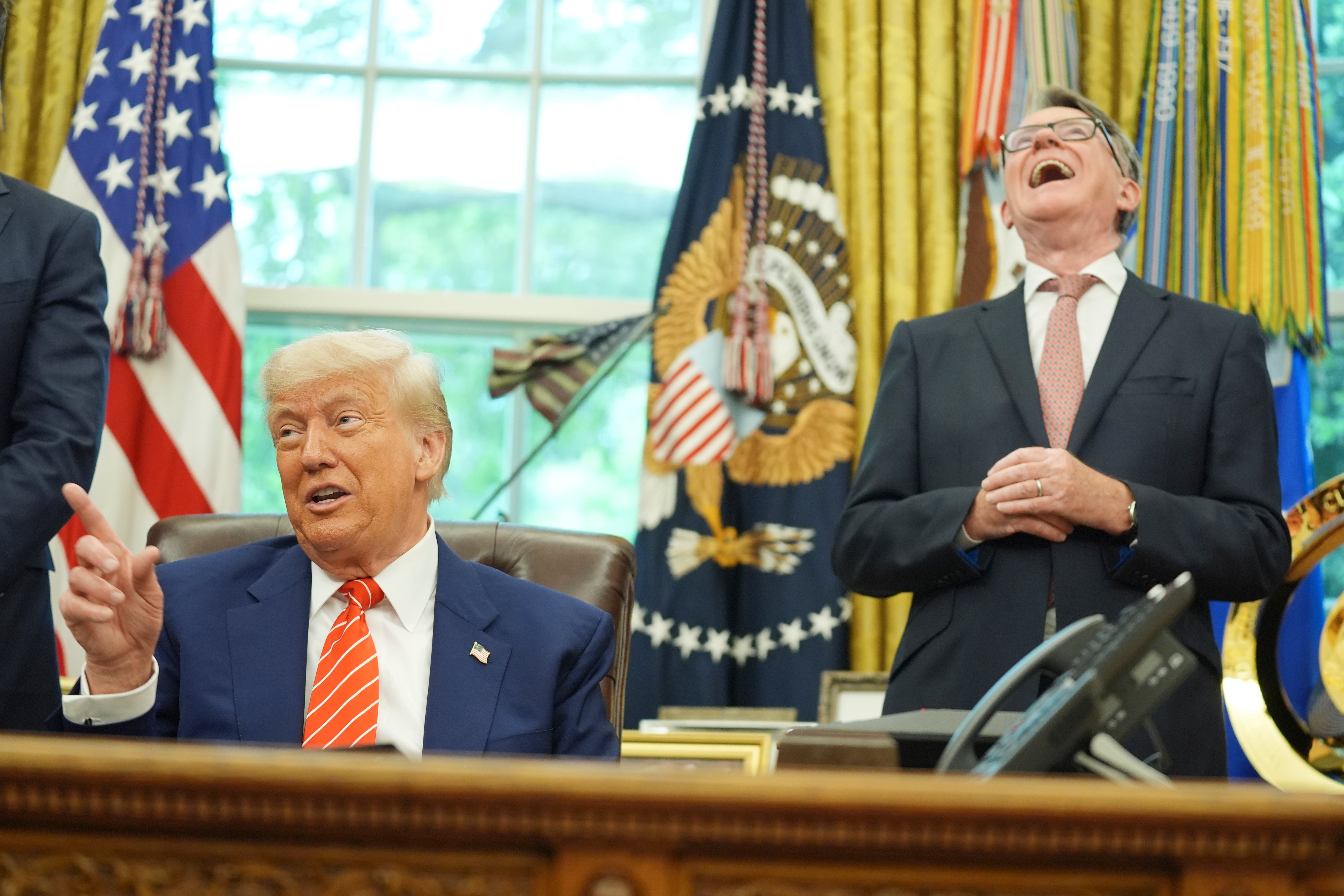 Iz Ovalnog ureda Trump je zaprijetio da će nametnuti 100 -postotnu tarifu na Mattela zbog ne premještanja proizvodnje