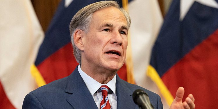 Abbott potpisuje teksaški zakon koji jasno daje do znanja da samo američki građani mogu glasati na državnim izborima