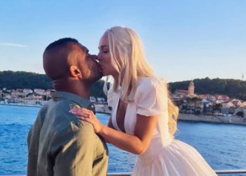 Alistair Overeem s odabranicom pozira ispred Korčule: ‘Danas je velik dan’