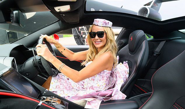 Amanda Holden (54) nosi mini haljinu u potpunosti zarađenu od novca dok je u privatnom mlaznju i Ferrariju pokvarila ‘Milijunajle’