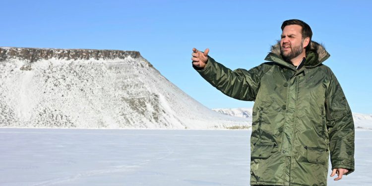 Američke obavještajne agencije rekli su da pojačaju špijuniranje na Grenlandu dok Trumpova oči