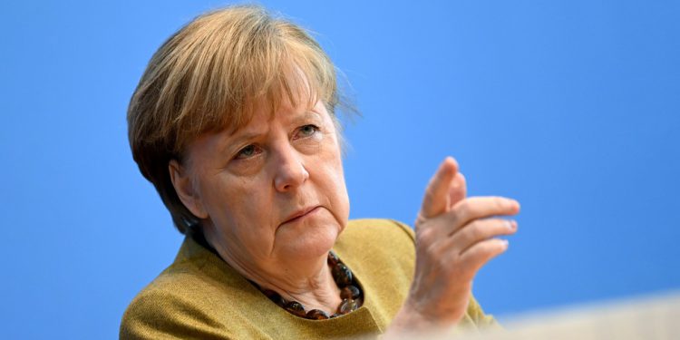 Angela Merkel započela je migrantsku krizu EU -a i želi da se ona nastavi – RT World News