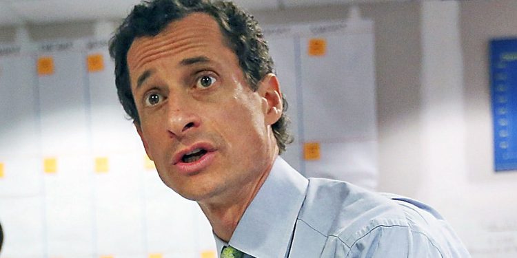 Anthony Weiner govori o skandalu s seksom, kaže: “Žene su lude za mnom”