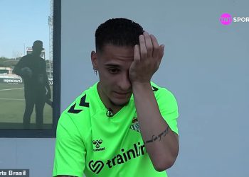 Antony se raspada u suzama dok otkriva da bi mogao proći ‘dane bez jela’ tijekom svojih borbi u Manchester Unitedu