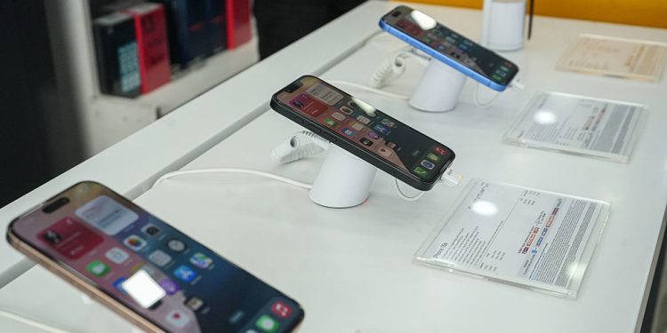 Apple za izvor svih iPhonea iz Indije – ministar – RT Indija